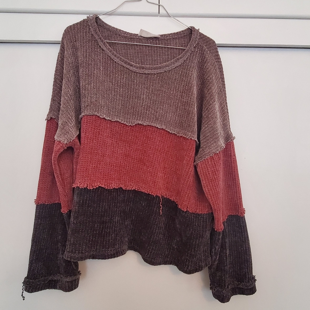 Saints and Hearts 3-tone long sleeve blouse